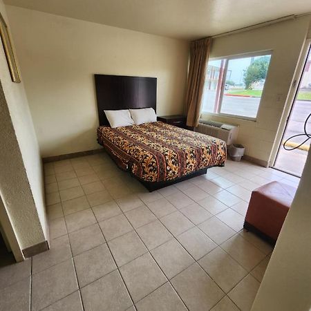 Hometown Inn And Suites 梅斯基特 外观 照片