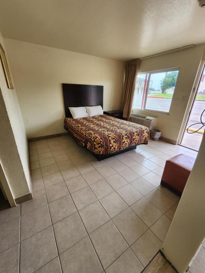 Hometown Inn And Suites 梅斯基特 外观 照片
