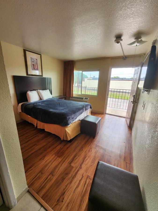 Hometown Inn And Suites 梅斯基特 外观 照片